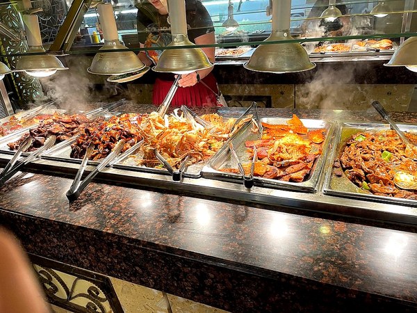 88 Buffet steamed crab legs and BBQ ribs buffet